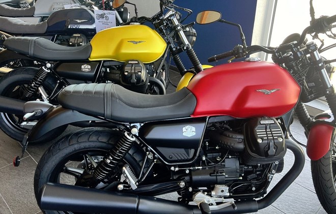 Moto Guzzi V7 Stone