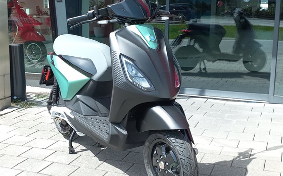 Neufahrzeug Piaggio 1 + - Bild 1 Neufahrzeug Piaggio 1 + - Bild 1