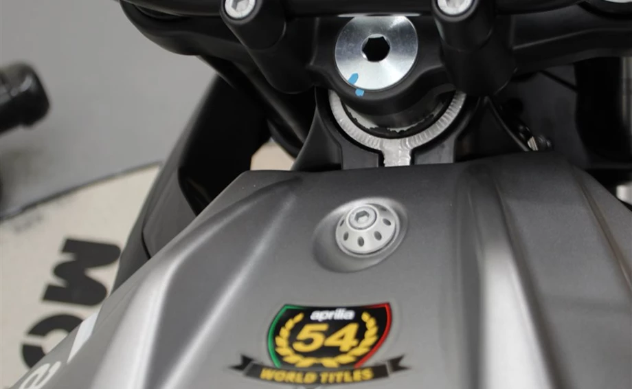 Angebot Aprilia Tuono 125 Bild 8: Angebot Aprilia Tuono 125