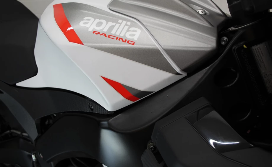 Angebot Aprilia Tuono 125 Bild 7: Angebot Aprilia Tuono 125