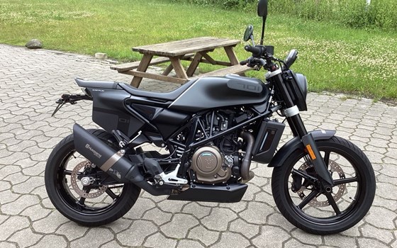 Gebrauchtmotorrad Husqvarna Svartpilen 701 - Bild 1