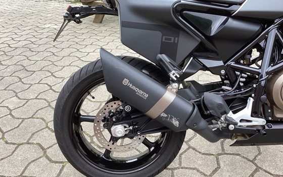 Gebrauchtmotorrad Husqvarna Svartpilen 701 - Bild 5