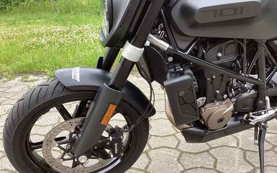 Gebrauchtmotorrad Husqvarna Svartpilen 701 - Bild 6