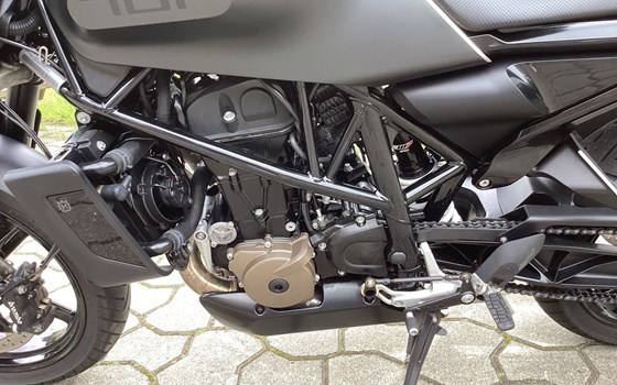 Gebrauchtmotorrad Husqvarna Svartpilen 701 - Bild 7