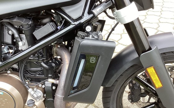 Gebrauchtmotorrad Husqvarna Svartpilen 701 - Bild 8