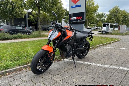 KTM 890 Duke