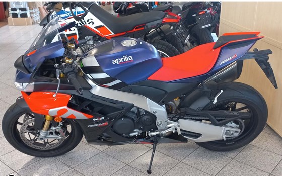 Neufahrzeug Aprilia RSV4 1100 Factory - Bild 1 Neufahrzeug Aprilia RSV4 1100 Factory - Bild 1