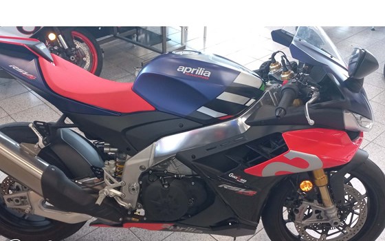 Neufahrzeug Aprilia RSV4 1100 Factory - Bild 3 Neufahrzeug Aprilia RSV4 1100 Factory - Bild 3
