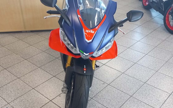 Neufahrzeug Aprilia RSV4 1100 Factory - Bild 4 Neufahrzeug Aprilia RSV4 1100 Factory - Bild 4