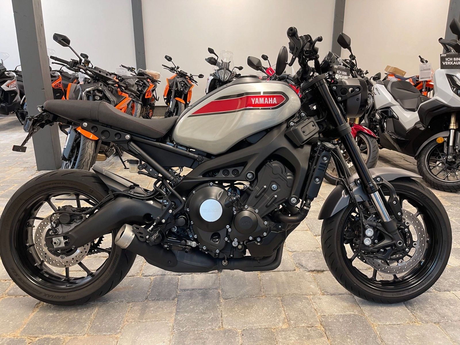 Yamaha XSR900 