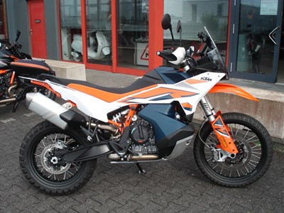 890 Adventure R