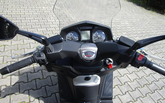 Gebrauchtmotorrad Kymco X-Town 300 ABS - Bild 4