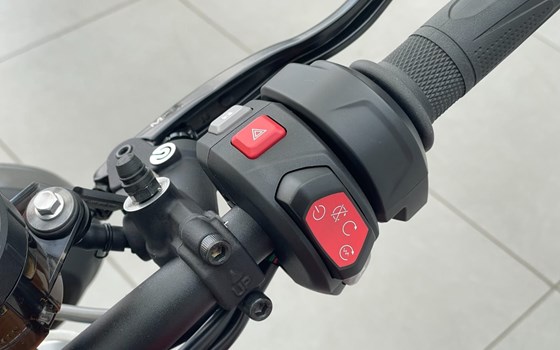 Gebrauchtmotorrad Triumph Speed Triple R - Bild 10 Gebrauchtmotorrad Triumph Speed Triple R - Bild 10