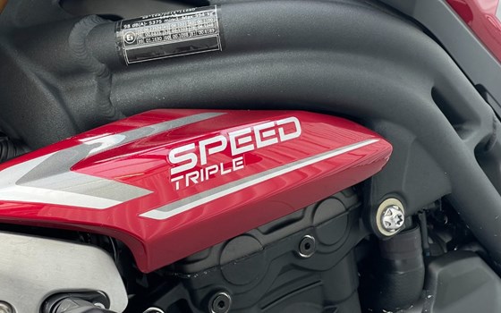 Gebrauchtmotorrad Triumph Speed Triple R - Bild 12 Gebrauchtmotorrad Triumph Speed Triple R - Bild 12