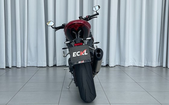 Gebrauchtmotorrad Triumph Speed Triple R - Bild 7 Gebrauchtmotorrad Triumph Speed Triple R - Bild 7