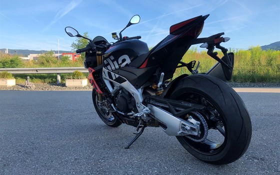 Neufahrzeug Aprilia Tuono V4 1100 Factory - Bild 2 Neufahrzeug Aprilia Tuono V4 1100 Factory - Bild 2