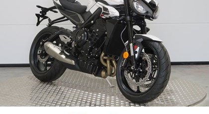 Neumotorrad Triumph Street Triple R