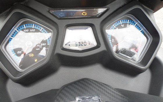 Gebrauchtmotorrad Sym Joymax 300 - Bild 9