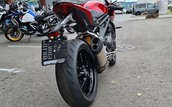 Gebrauchtmotorrad Triumph Speed Triple 1200 RR - Bild 3 Gebrauchtmotorrad Triumph Speed Triple 1200 RR - Bild 3