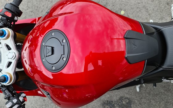 Gebrauchtmotorrad Triumph Speed Triple 1200 RR - Bild 8 Gebrauchtmotorrad Triumph Speed Triple 1200 RR - Bild 8