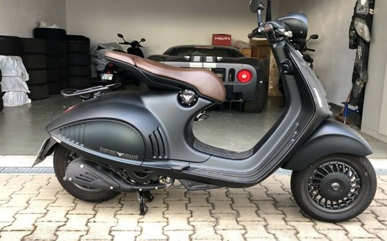 Gebrauchtmotorrad Vespa 946 125ie 3V EMPORIO ARMANI - Bild 1