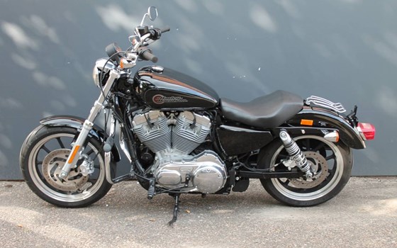 Gebrauchtmotorrad Harley-Davidson Sportster XL 883 L SuperLow - Bild 3