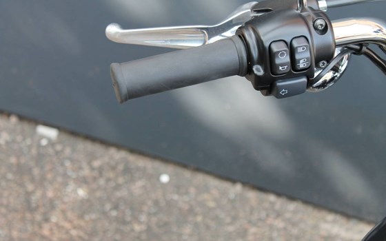 Gebrauchtmotorrad Harley-Davidson Sportster XL 883 L SuperLow - Bild 5