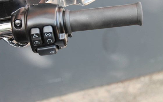 Gebrauchtmotorrad Harley-Davidson Sportster XL 883 L SuperLow - Bild 6