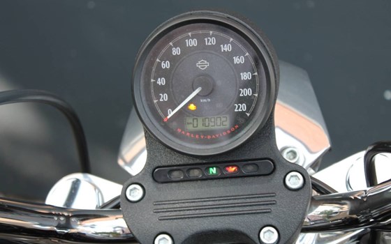 Gebrauchtmotorrad Harley-Davidson Sportster XL 883 L SuperLow - Bild 7