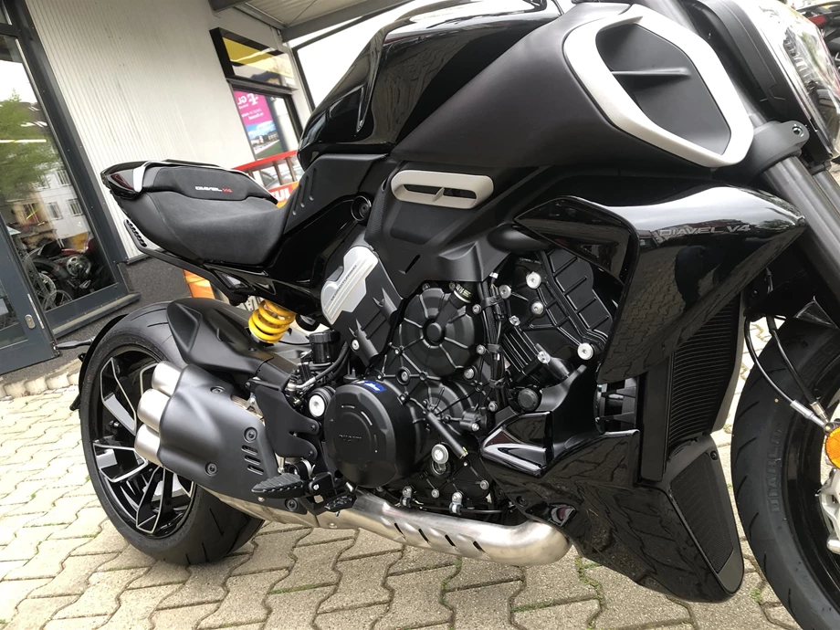 Angebot Ducati Diavel V4 Bild 10: Angebot Ducati Diavel V4