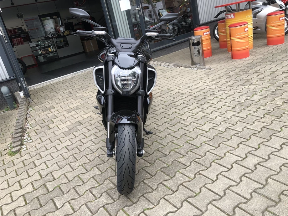 Angebot Ducati Diavel V4 Bild 4: Angebot Ducati Diavel V4