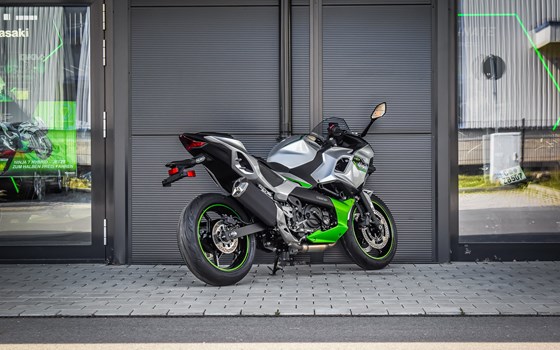 Neufahrzeug Kawasaki Ninja 7 Hybrid - Bild 2