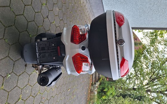 Gebrauchtmotorrad Sym MaxSym 400i - Bild 3 Gebrauchtmotorrad Sym MaxSym 400i - Bild 3