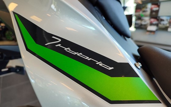 Gebrauchtmotorrad Kawasaki Z7 Hybrid - Bild 5