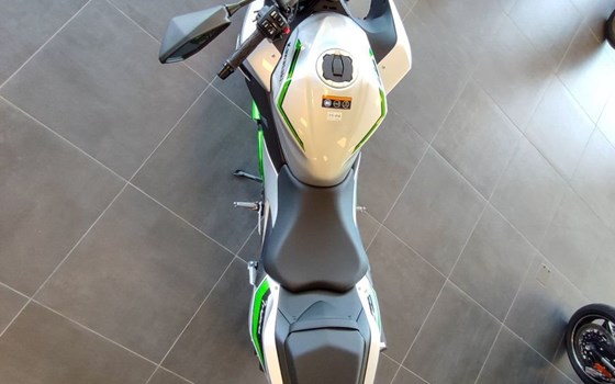 Gebrauchtmotorrad Kawasaki Z7 Hybrid - Bild 7