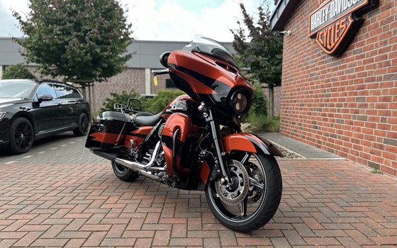 Gebrauchtmotorrad Harley-Davidson CVO Street Glide FLHXSE - Bild 3