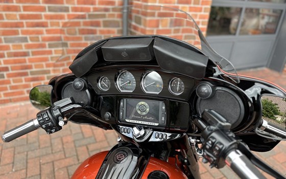 Gebrauchtmotorrad Harley-Davidson CVO Street Glide FLHXSE - Bild 9