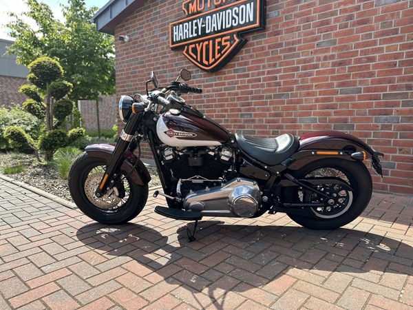 Gebrauchtmotorrad Harley-Davidson Softail Slim FLSL