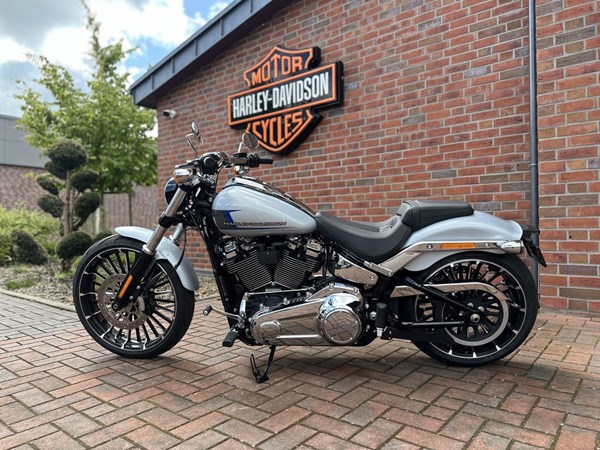 Gebrauchtmotorrad Harley-Davidson Softail Breakout 117