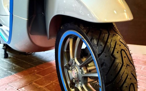 Neufahrzeug Vespa Elettrica 70 km/h - Bild 5