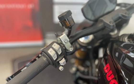 Gebrauchtmotorrad Ducati Monster 1200 S - Bild 4 Gebrauchtmotorrad Ducati Monster 1200 S - Bild 4