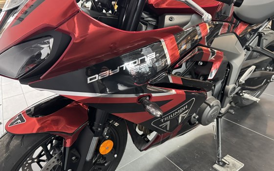 Neufahrzeug Triumph Daytona 660 - Bild 10