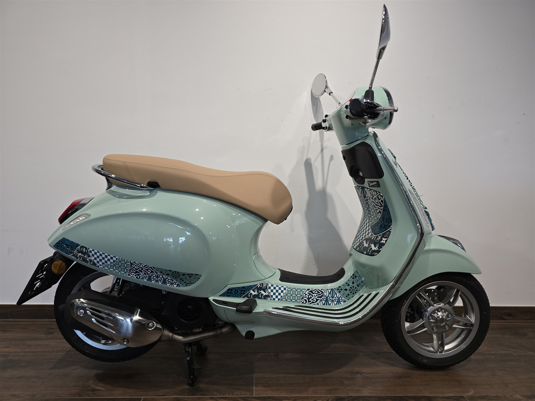 Vespa Primavera 125 Batik