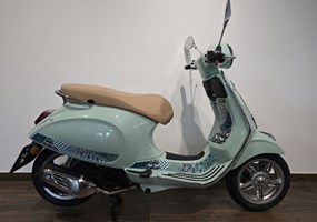 Vespa Primavera 125 Batik