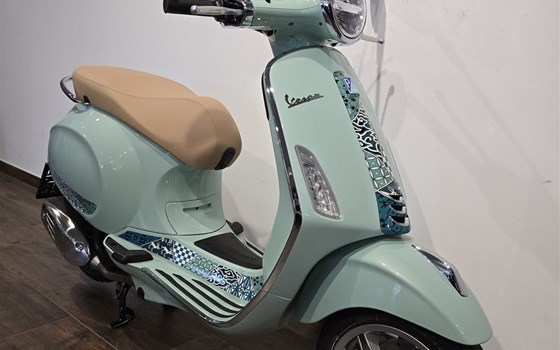 Neufahrzeug Vespa Primavera 125 Batik - Bild 2 Neufahrzeug Vespa Primavera 125 Batik - Bild 2