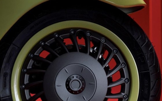 Gebrauchtmotorrad Vespa 946 10° Anniversario - Bild 4