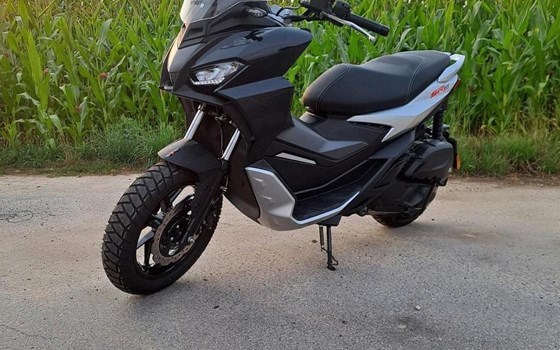Gebrauchtmotorrad Aprilia SR GT 200 - Bild 1 Gebrauchtmotorrad Aprilia SR GT 200 - Bild 1