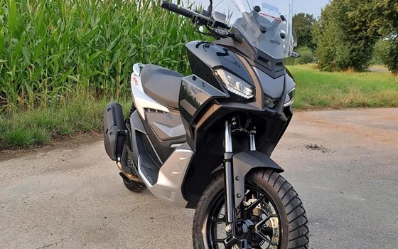 Gebrauchtmotorrad Aprilia SR GT 200 - Bild 2 Gebrauchtmotorrad Aprilia SR GT 200 - Bild 2