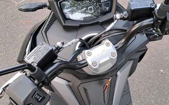Gebrauchtmotorrad Aprilia SR GT 200 - Bild 3 Gebrauchtmotorrad Aprilia SR GT 200 - Bild 3