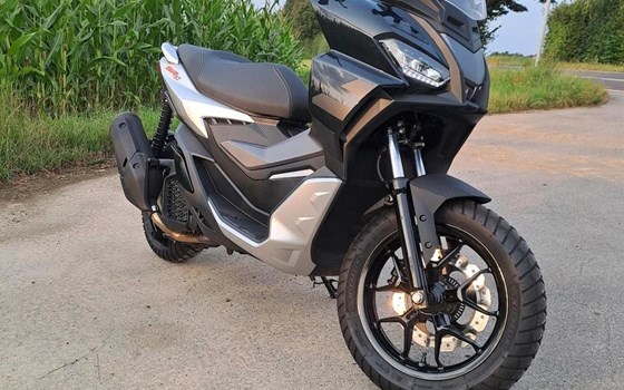 Gebrauchtmotorrad Aprilia SR GT 200 - Bild 4 Gebrauchtmotorrad Aprilia SR GT 200 - Bild 4
